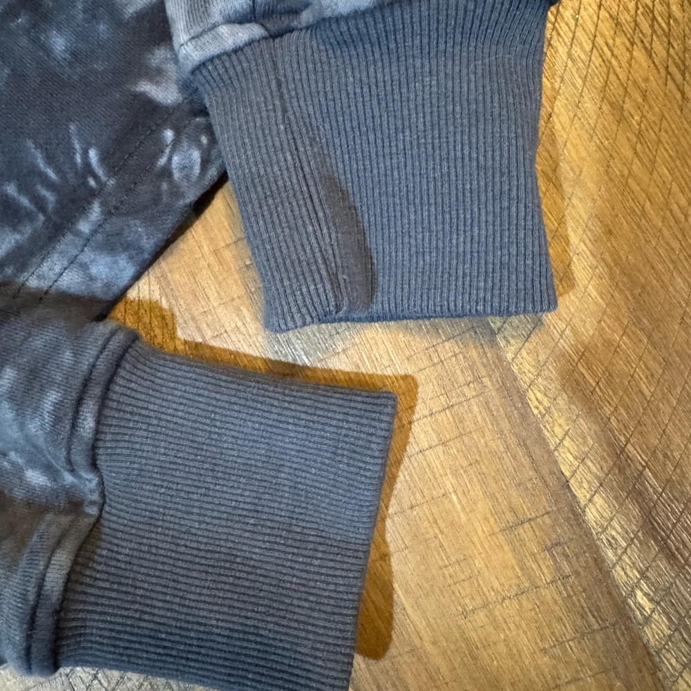 Santa Cruz Black and Gray Cropped Sweater - Picture 4 of 6